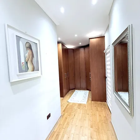 Luxury Free Parking - Center Τίρανα