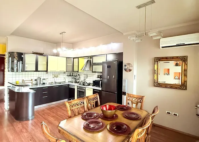 Luxury Free Parking - Center Apartmán Tirana