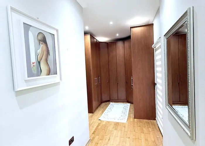 Luxury - Center טיראנה